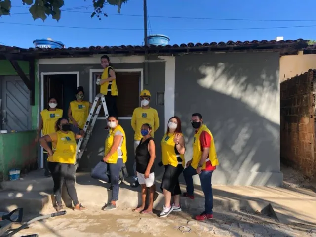 Conheça a engenheira que criou uma ONG para reformar casas de famílias pobres no RN
