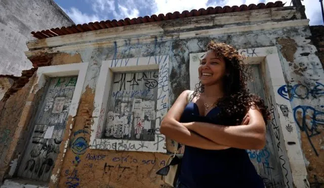 Mais do que reformar casas, entregar lares que transformam vidas é a missão dessa jovem