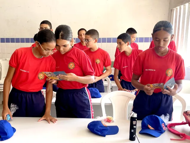 Bombeiros Mirim recebem ação de Páscoa da ONG ReforAMAR